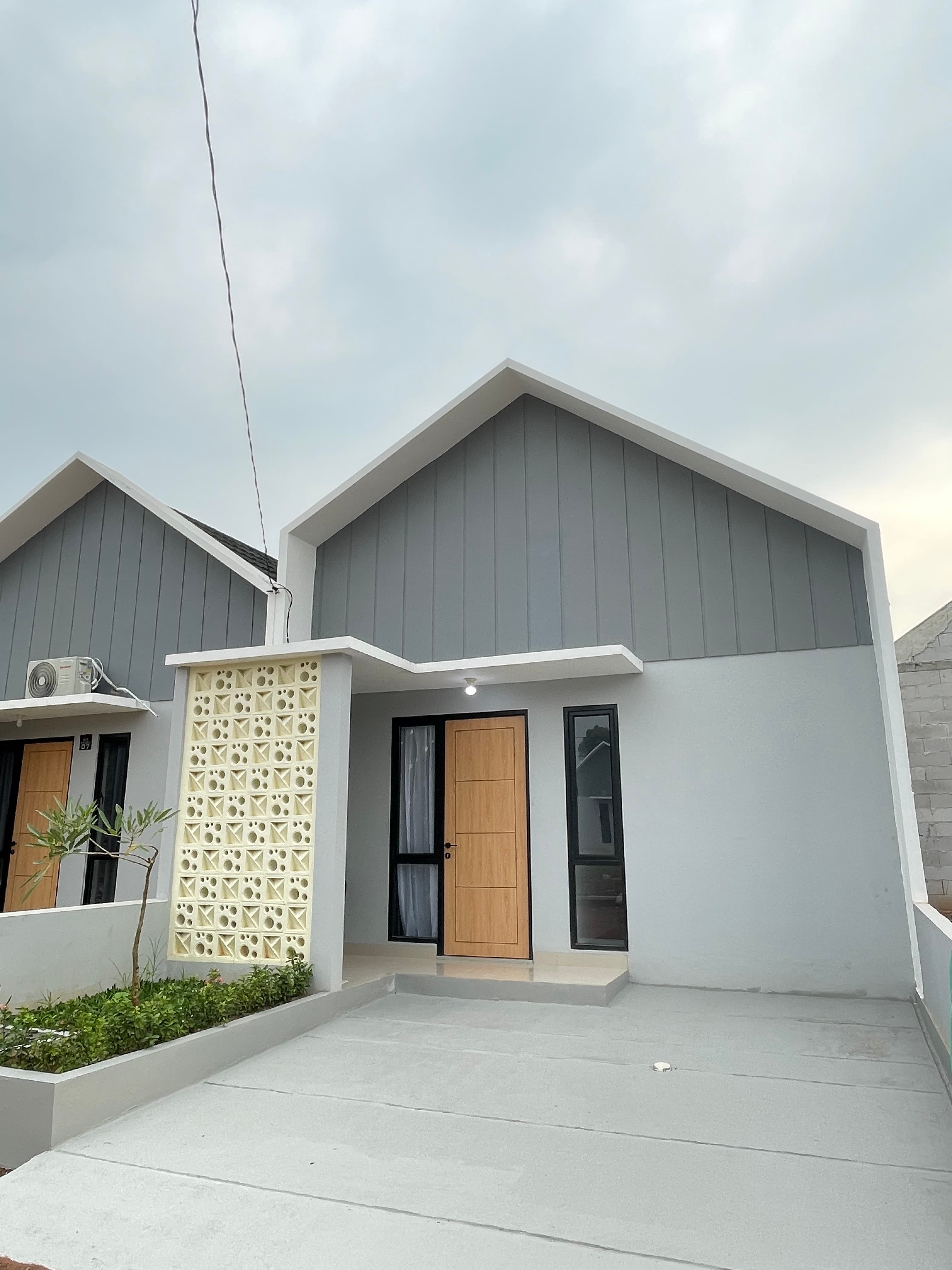 Tampak depan rumah tipe Gandaria di Kotabaru Residence 3