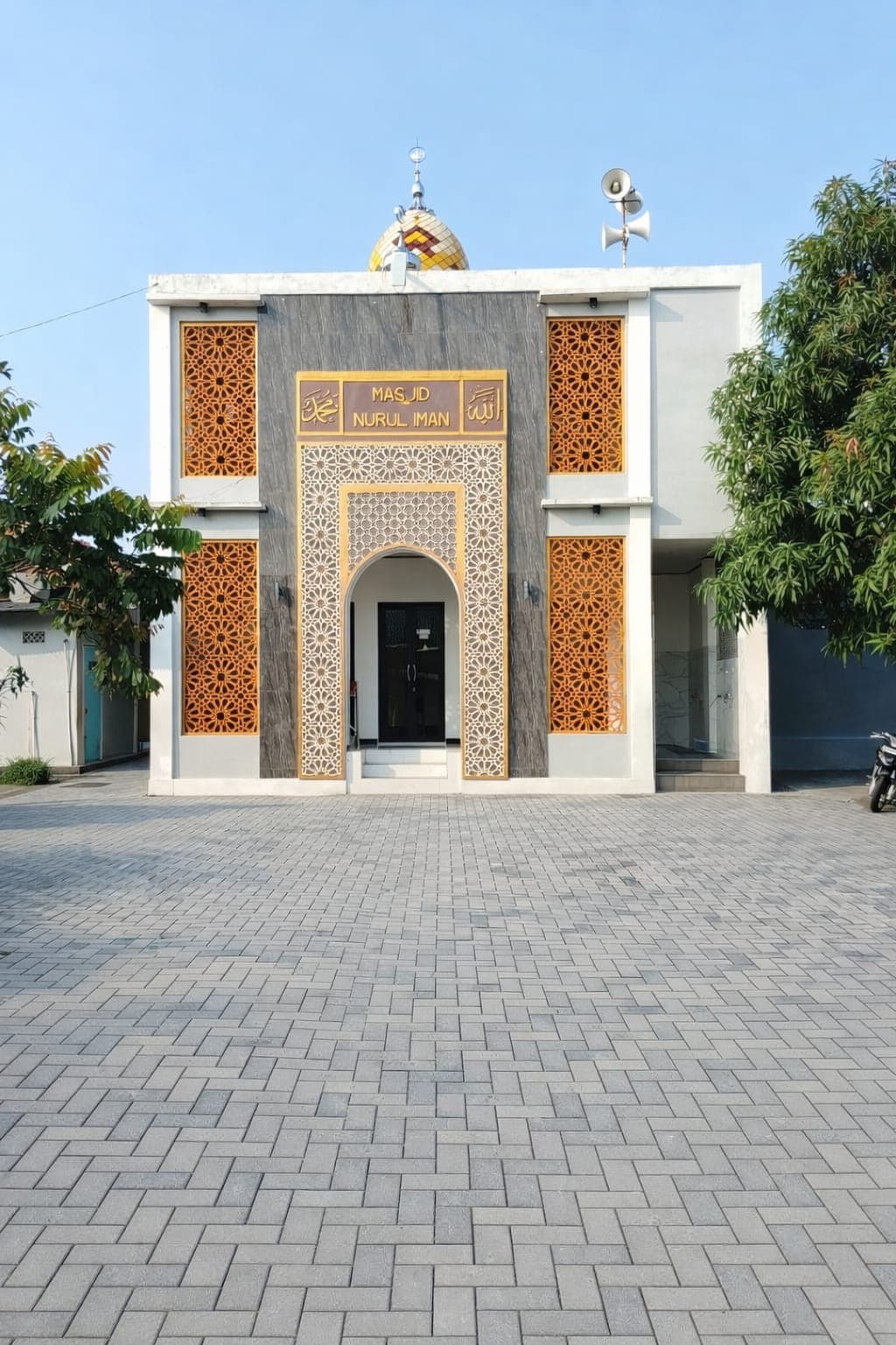 Masjid Nurul Iman di Cikampek, Karawang